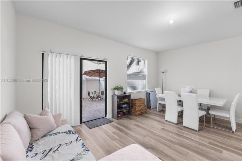 Townhouse in Hialeah, Florida 3 bedrooms, 143.53 sq.m. № 1871284 - photo 15