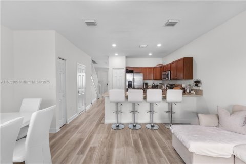 Townhouse in Hialeah, Florida 3 bedrooms, 143.53 sq.m. № 1871284 - photo 14