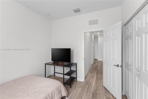 Townhouse in Hialeah, Florida 3 bedrooms, 143.53 sq.m. № 1871284 - photo 21