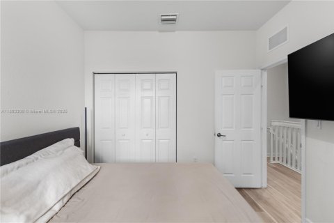 Townhouse in Hialeah, Florida 3 bedrooms, 143.53 sq.m. № 1871284 - photo 24