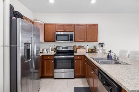 Townhouse in Hialeah, Florida 3 bedrooms, 143.53 sq.m. № 1871284 - photo 12