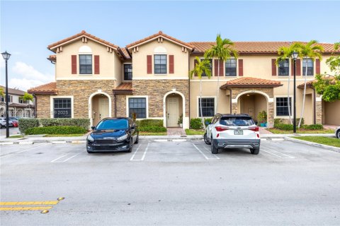 Townhouse in Hialeah, Florida 3 bedrooms, 143.53 sq.m. № 1871284 - photo 2