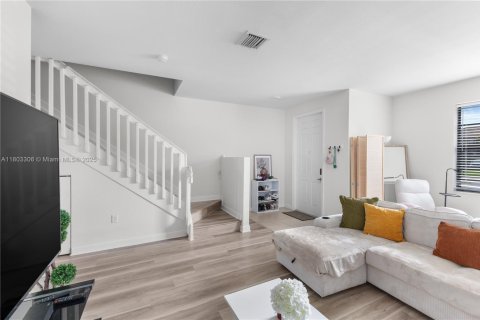 Townhouse in Hialeah, Florida 3 bedrooms, 143.53 sq.m. № 1871284 - photo 6