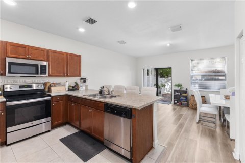 Townhouse in Hialeah, Florida 3 bedrooms, 143.53 sq.m. № 1871284 - photo 9