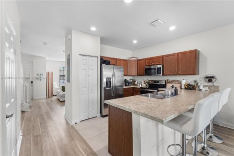 Townhouse in Hialeah, Florida 3 bedrooms, 143.53 sq.m. № 1871284 - photo 10