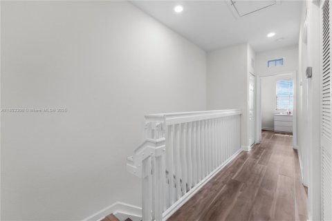 Townhouse in Hialeah, Florida 3 bedrooms, 143.53 sq.m. № 1871284 - photo 18