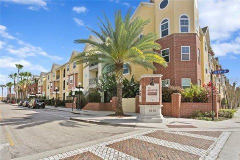 Condo à Tampa, Floride, 2 chambres  № 2399233