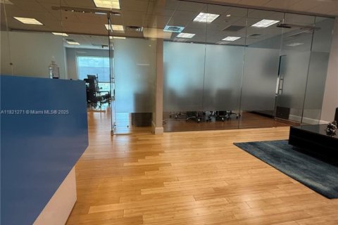 Immobilier commercial à vendre à Miami, Floride № 2021184 - photo 6