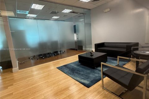 Immobilier commercial à vendre à Miami, Floride № 2021184 - photo 4