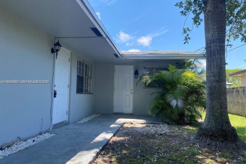 Casa en alquiler en Oakland Park, Florida, 3 dormitorios, 185.15 m2 № 2021852 - foto 13