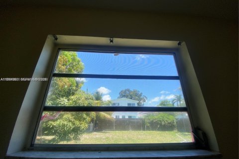 Villa ou maison à louer à Oakland Park, Floride: 3 chambres, 185.15 m2 № 2021852 - photo 4