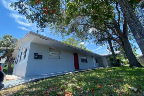 Casa en alquiler en Oakland Park, Florida, 3 dormitorios, 185.15 m2 № 2021852 - foto 12