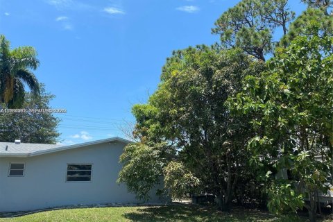 Villa ou maison à louer à Oakland Park, Floride: 3 chambres, 185.15 m2 № 2021852 - photo 8