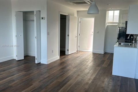 Снять в аренду квартиру в Майами, Флорида 1 спальня, 1250.56м2, № 2067723 - фото 6