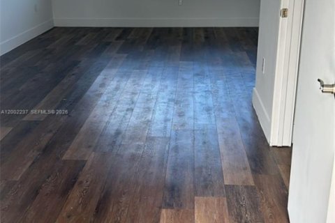 Снять в аренду квартиру в Майами, Флорида 1 спальня, 1250.56м2, № 2067723 - фото 5