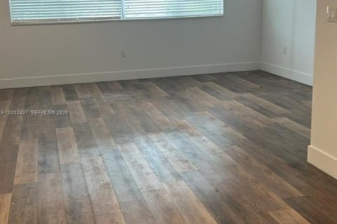 Снять в аренду квартиру в Майами, Флорида 1 спальня, 1250.56м2, № 2067723 - фото 4