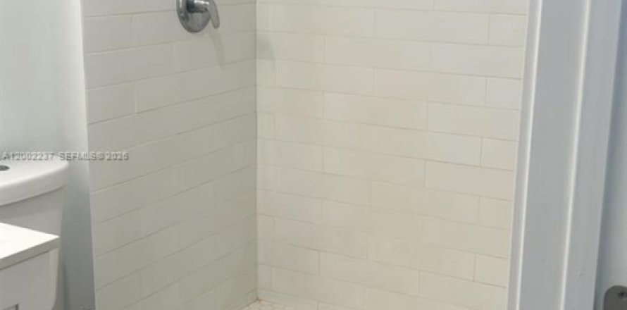 Квартира в Майами, Флорида 1 спальня, 1250.56м2 № 2067723