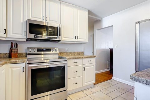 House in DeLand, Florida 3 bedrooms, 186.18 sq.m. № 1857910 - photo 8