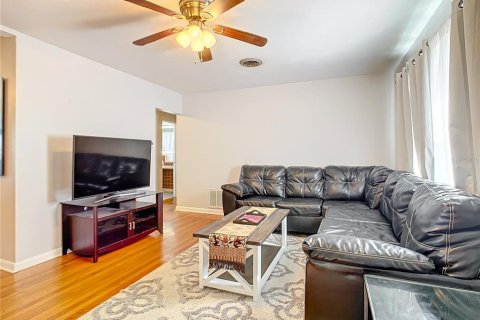 House in DeLand, Florida 3 bedrooms, 186.18 sq.m. № 1857910 - photo 6