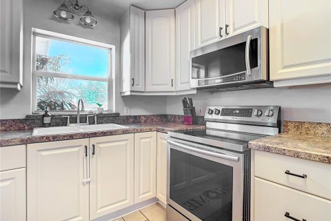 House in DeLand, Florida 3 bedrooms, 186.18 sq.m. № 1857910 - photo 10