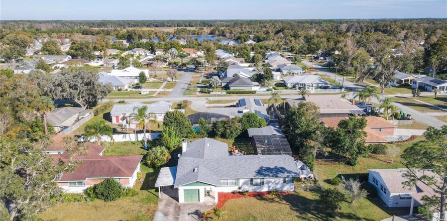 House in DeLand, Florida 3 bedrooms, 186.18 sq.m. № 1857910