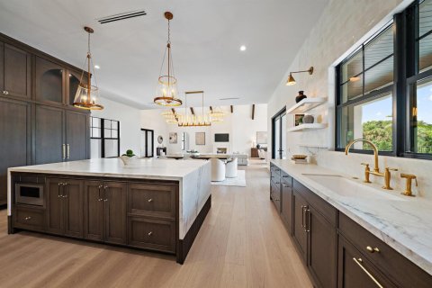 House in Jupiter, Florida 5 bedrooms, 411.74 sq.m. № 2397318 - photo 29