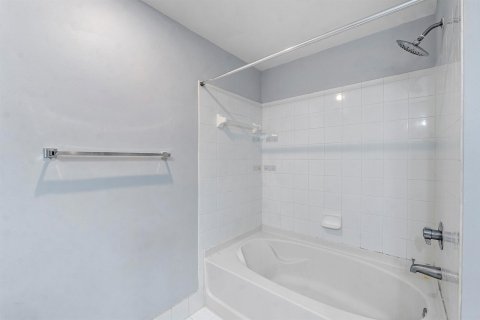 Condominio en alquiler en Coral Springs, Florida, 2 dormitorios, 98.85 m2 № 2087922 - foto 10