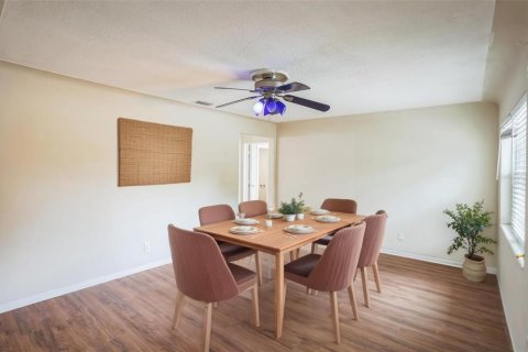 House in Largo, Florida 4 bedrooms, 126.07 sq.m. № 1878080 - photo 3
