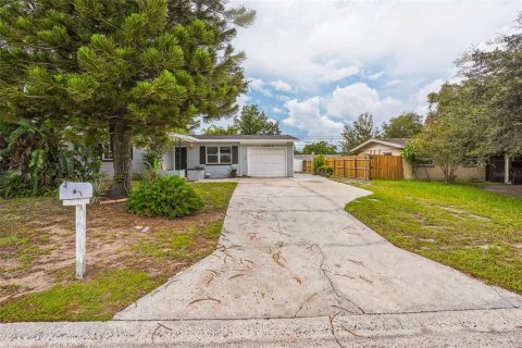 House in Largo, Florida 4 bedrooms, 126.07 sq.m. № 1878080 - photo 30