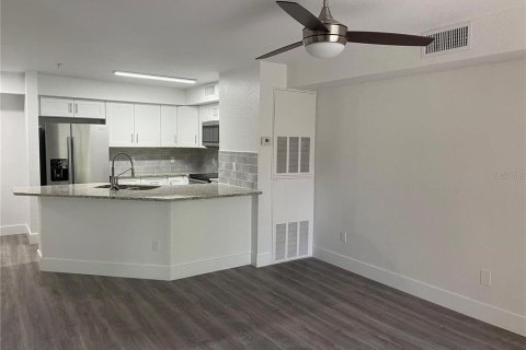 Condo in Altamonte Springs, Florida, 1 bedroom  № 2226981 - photo 3