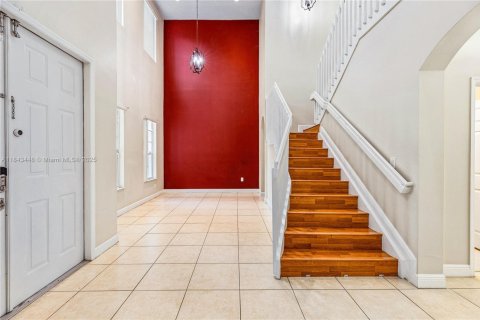 House in Miami, Florida 5 bedrooms, 241.36 sq.m. № 1838772 - photo 7
