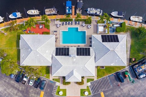 Condo in Pompano Beach, Florida, 2 bedrooms № 2036386 - photo 20