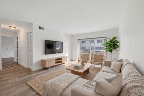 Condo in Pompano Beach, Florida, 2 bedrooms № 2036386 - photo 6