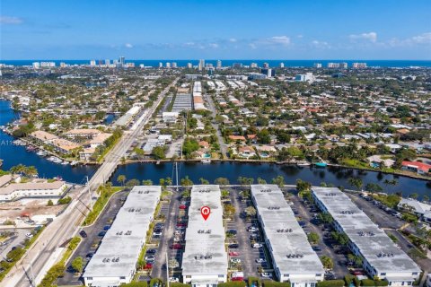 Condo in Pompano Beach, Florida, 2 bedrooms № 2036386 - photo 3