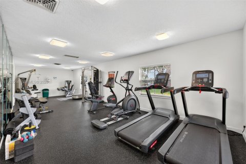 Condo in Pompano Beach, Florida, 2 bedrooms № 2036386 - photo 24