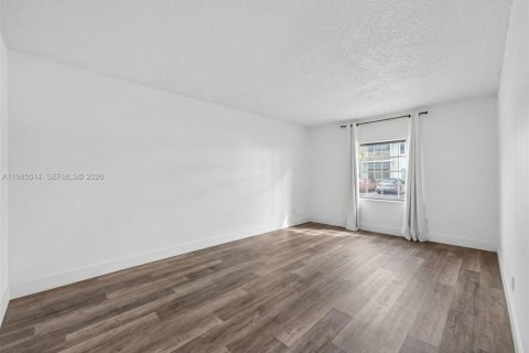 Condo in Pompano Beach, Florida, 2 bedrooms № 2036386 - photo 14