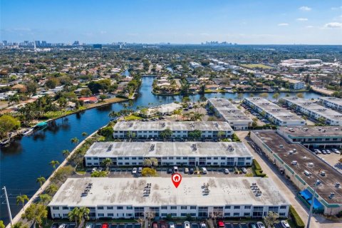 Condo in Pompano Beach, Florida, 2 bedrooms № 2036386 - photo 2