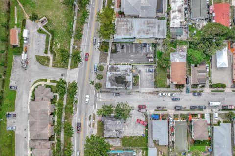 Propiedad comercial en venta en West Palm Beach, Florida № 1154455 - foto 1