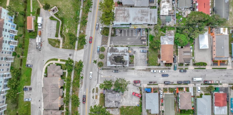 Propiedad comercial en West Palm Beach, Florida № 1154455
