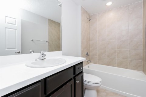 House in Port St. Lucie, Florida 3 bedrooms, 167.13 sq.m. № 2177144 - photo 12