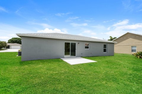 House in Port St. Lucie, Florida 3 bedrooms, 167.13 sq.m. № 2177144 - photo 15
