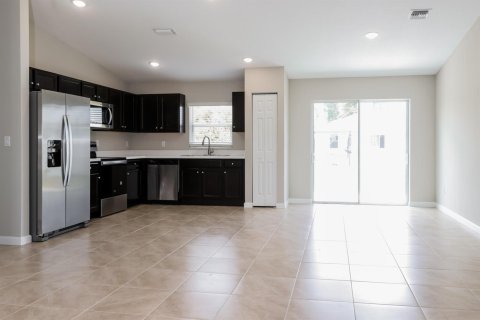 House in Port St. Lucie, Florida 3 bedrooms, 167.13 sq.m. № 2177144 - photo 9