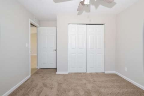 House in Port St. Lucie, Florida 3 bedrooms, 167.13 sq.m. № 2177144 - photo 7