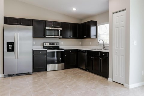 House in Port St. Lucie, Florida 3 bedrooms, 167.13 sq.m. № 2177144 - photo 10