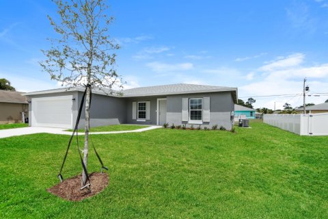 House in Port St. Lucie, Florida 3 bedrooms, 167.13 sq.m. № 2177144 - photo 2
