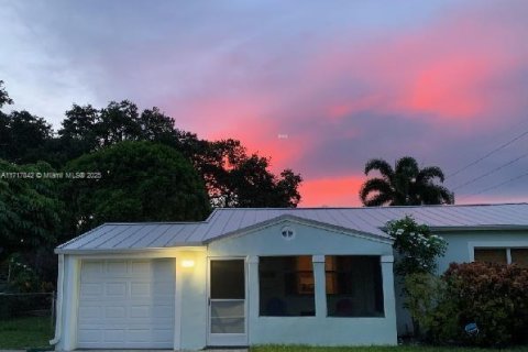 House in Fort Lauderdale, Florida 2 bedrooms, 81.29 sq.m. № 1470178 - photo 25