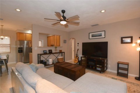House in Fort Lauderdale, Florida 2 bedrooms, 81.29 sq.m. № 1470178 - photo 3