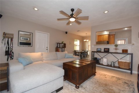 House in Fort Lauderdale, Florida 2 bedrooms, 81.29 sq.m. № 1470178 - photo 5