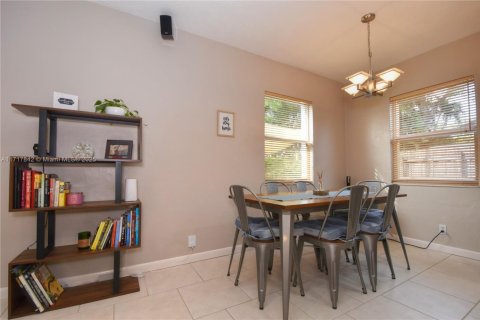 House in Fort Lauderdale, Florida 2 bedrooms, 81.29 sq.m. № 1470178 - photo 10