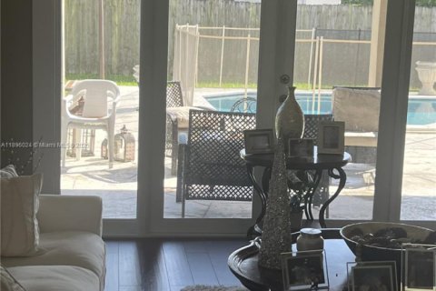 House in Miami, Florida 4 bedrooms, 183.76 sq.m. № 1952154 - photo 7